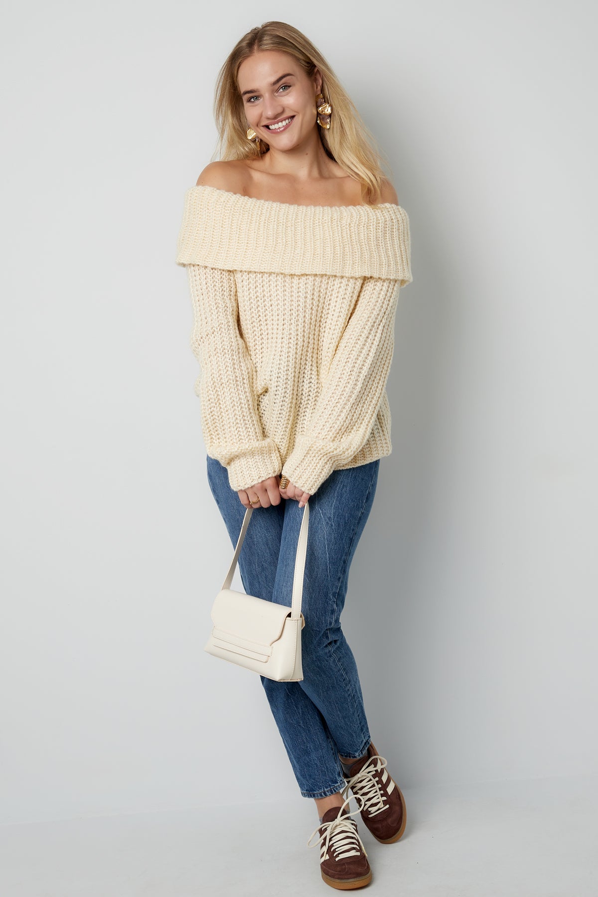 Gebreide off-shoulder trui
