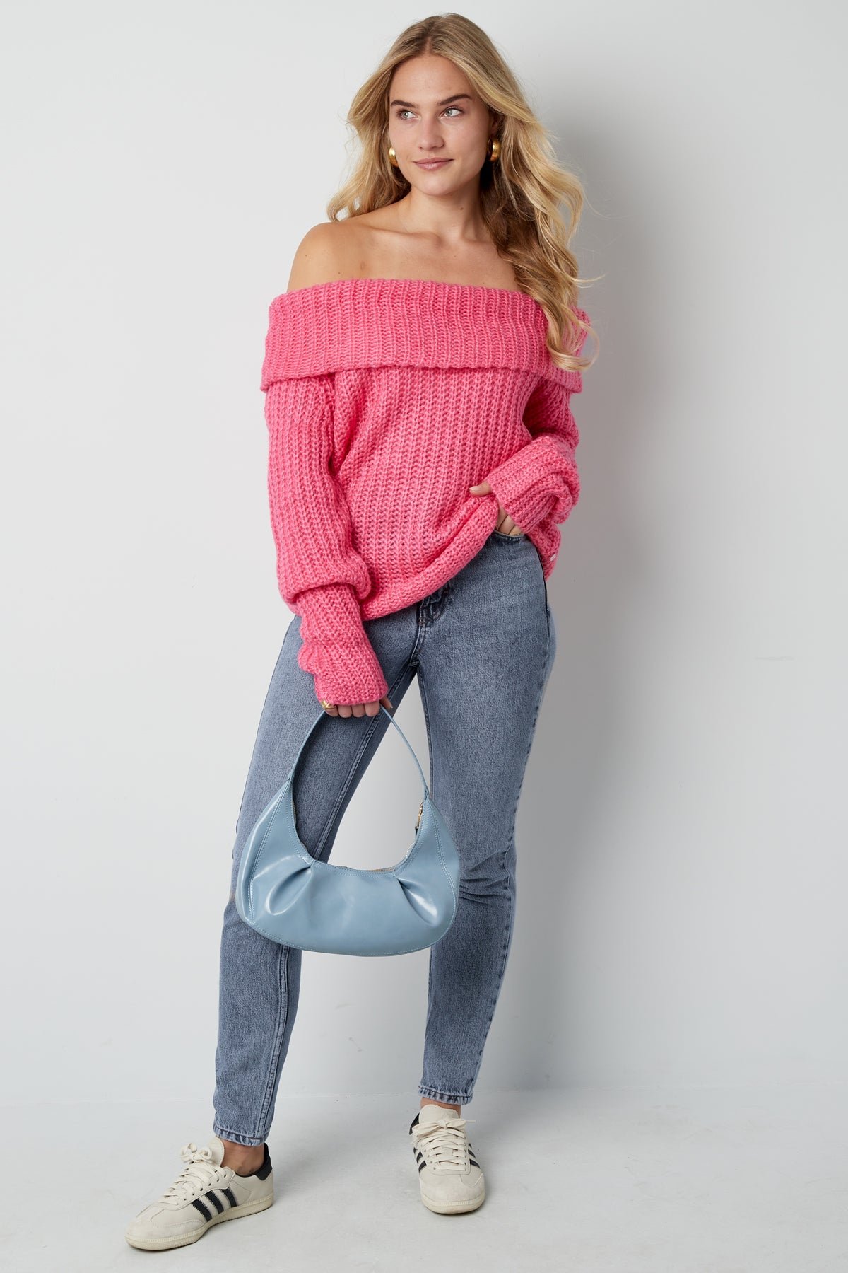 Gebreide off-shoulder trui
